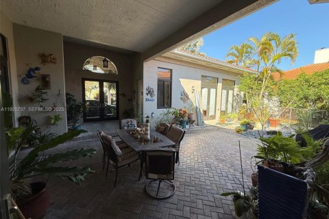 Villa ou maison à vendre à Cutler Bay, Floride: 5 chambres, 345.32 m2 № 1994131 - photo 5