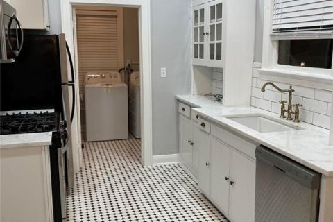 Duplex in Tampa, Florida 5 bedrooms, 286.88 sq.m. № 2101986 - photo 4