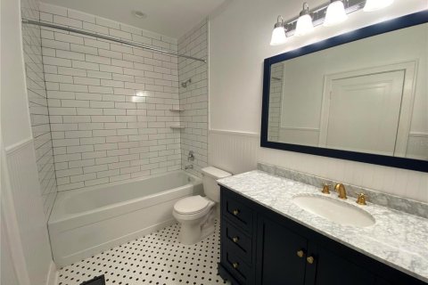 Duplex in Tampa, Florida 5 bedrooms, 286.88 sq.m. № 2101986 - photo 6