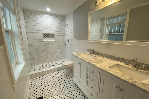 Duplex in Tampa, Florida 5 bedrooms, 286.88 sq.m. № 2101986 - photo 7