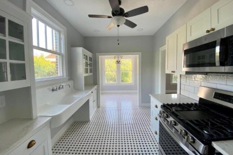 Duplex in Tampa, Florida 5 bedrooms, 286.88 sq.m. № 2101986 - photo 11