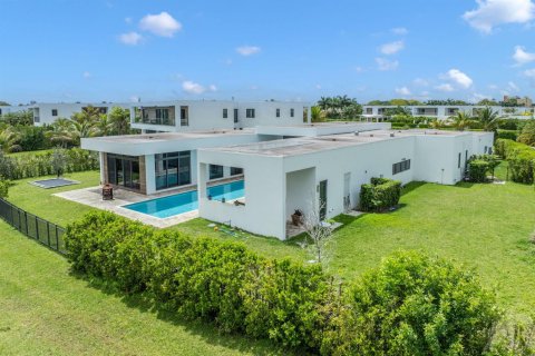 House in Weston, Florida 6 bedrooms, 481.05 sq.m. № 2245602