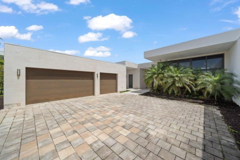 House in Weston, Florida 6 bedrooms, 481.05 sq.m. № 2245602 - photo 22