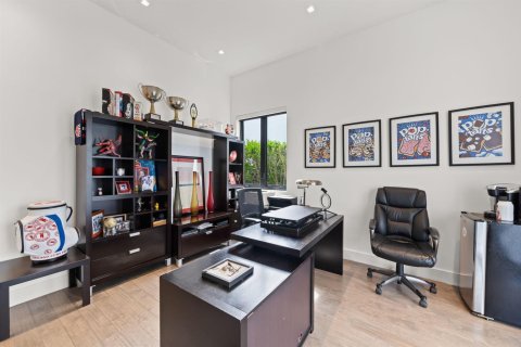 House in Weston, Florida 6 bedrooms, 481.05 sq.m. № 2245602 - photo 29