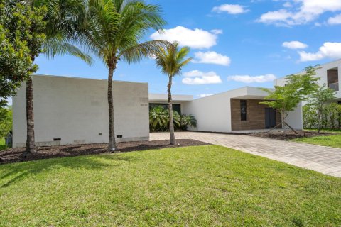 House in Weston, Florida 6 bedrooms, 481.05 sq.m. № 2245602 - photo 21