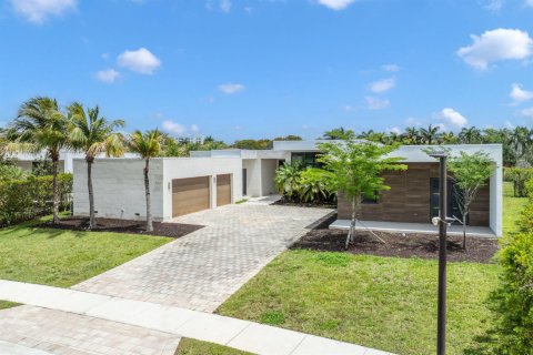 House in Weston, Florida 6 bedrooms, 481.05 sq.m. № 2245602 - photo 2