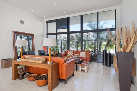 House in Weston, Florida 6 bedrooms, 481.05 sq.m. № 2245602 - photo 7