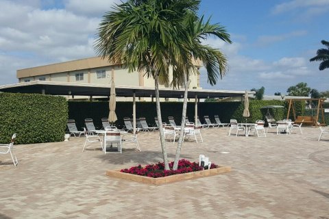 House in West Palm Beach, Florida 2 bedrooms, 83.15 sq.m. № 816134 - photo 1
