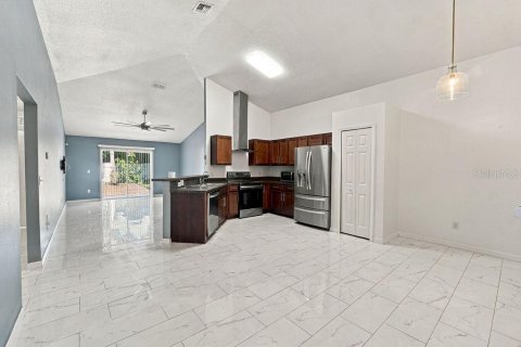 Villa ou maison à louer à Apopka, Floride: 3 chambres, 139.73 m2 № 2416500 - photo 3