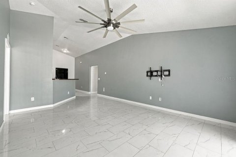 Villa ou maison à louer à Apopka, Floride: 3 chambres, 139.73 m2 № 2416500 - photo 12