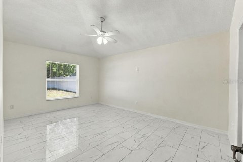 Villa ou maison à louer à Apopka, Floride: 3 chambres, 139.73 m2 № 2416500 - photo 14