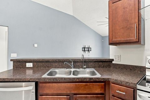 Villa ou maison à louer à Apopka, Floride: 3 chambres, 139.73 m2 № 2416500 - photo 5
