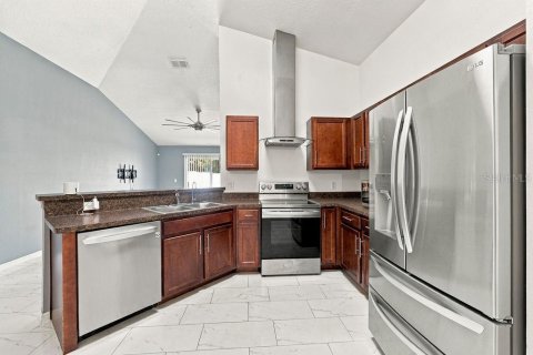 Villa ou maison à louer à Apopka, Floride: 3 chambres, 139.73 m2 № 2416500 - photo 4