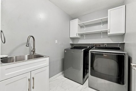 Villa ou maison à louer à Apopka, Floride: 3 chambres, 139.73 m2 № 2416500 - photo 13