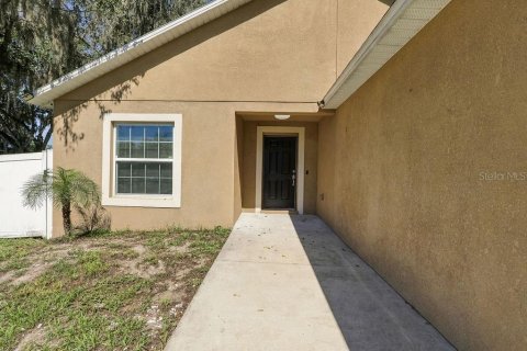 Villa ou maison à louer à Apopka, Floride: 3 chambres, 139.73 m2 № 2416500 - photo 2