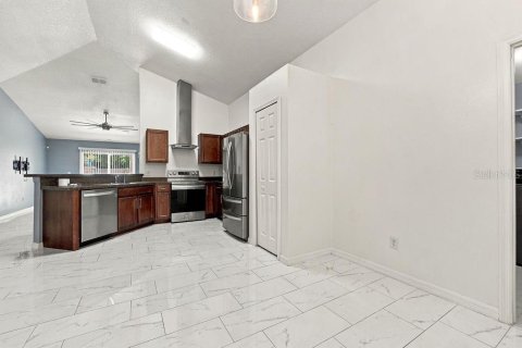 Villa ou maison à louer à Apopka, Floride: 3 chambres, 139.73 m2 № 2416500 - photo 10