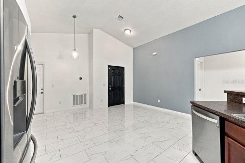Villa ou maison à louer à Apopka, Floride: 3 chambres, 139.73 m2 № 2416500 - photo 6