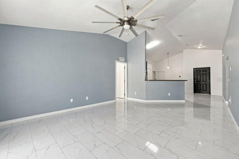 Villa ou maison à louer à Apopka, Floride: 3 chambres, 139.73 m2 № 2416500 - photo 11