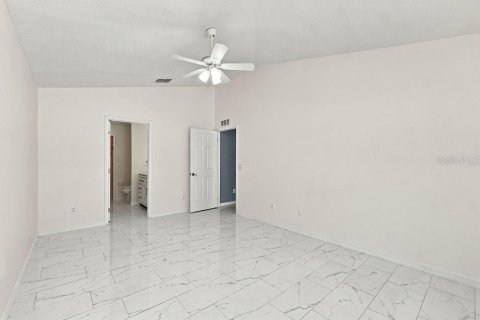 Villa ou maison à louer à Apopka, Floride: 3 chambres, 139.73 m2 № 2416500 - photo 15