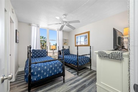 Condo in Saint Petersburg, Florida, 2 bedrooms № 2215680 - photo 23