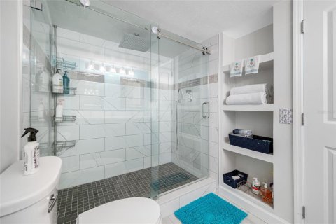 Condo in Saint Petersburg, Florida, 2 bedrooms № 2215680 - photo 22
