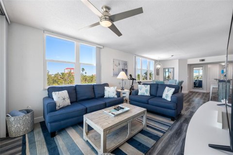 Condo in Saint Petersburg, Florida, 2 bedrooms № 2215680 - photo 6