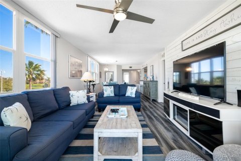 Condo in Saint Petersburg, Florida, 2 bedrooms № 2215680 - photo 7