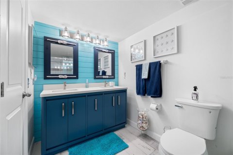 Condo in Saint Petersburg, Florida, 2 bedrooms № 2215680 - photo 21