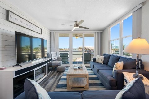 Condo in Saint Petersburg, Florida, 2 bedrooms № 2215680 - photo 5