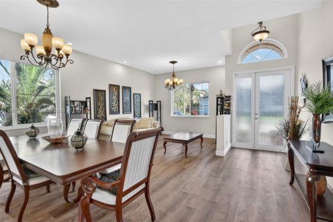 House in Pembroke Pines, Florida 3 bedrooms, 164.53 sq.m. № 2060553 - photo 5