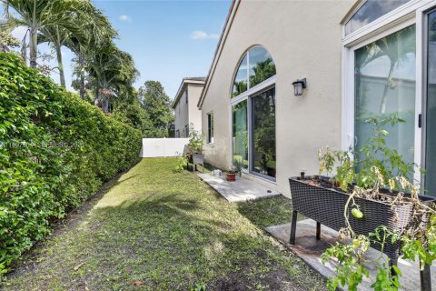 House in Pembroke Pines, Florida 3 bedrooms, 164.53 sq.m. № 2060553 - photo 26