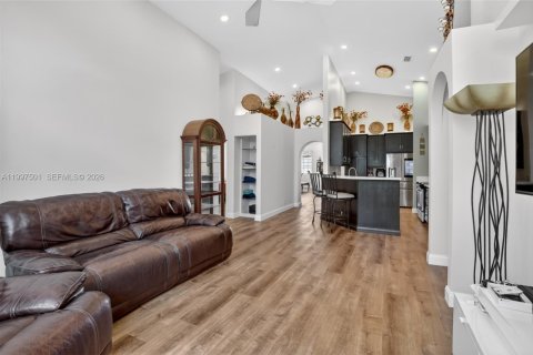 House in Pembroke Pines, Florida 3 bedrooms, 164.53 sq.m. № 2060553 - photo 10