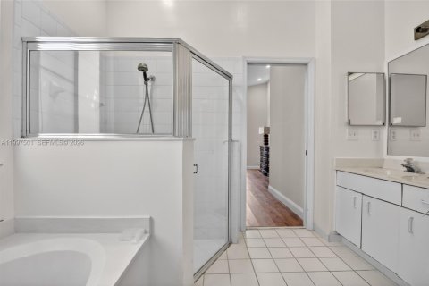 House in Pembroke Pines, Florida 3 bedrooms, 164.53 sq.m. № 2060553 - photo 20