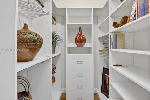 House in Pembroke Pines, Florida 3 bedrooms, 164.53 sq.m. № 2060553 - photo 16