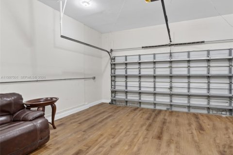 House in Pembroke Pines, Florida 3 bedrooms, 164.53 sq.m. № 2060553 - photo 25