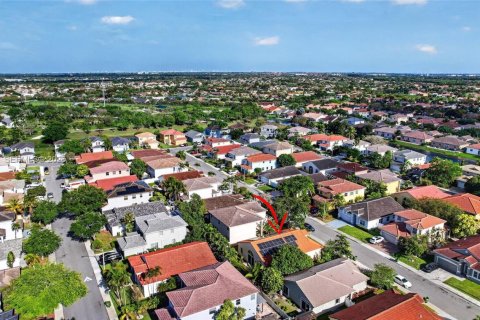 House in Pembroke Pines, Florida 3 bedrooms, 164.53 sq.m. № 2060553 - photo 4