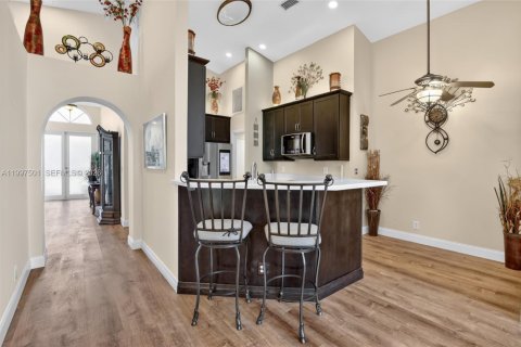 House in Pembroke Pines, Florida 3 bedrooms, 164.53 sq.m. № 2060553 - photo 11