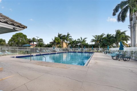 House in Pembroke Pines, Florida 3 bedrooms, 164.53 sq.m. № 2060553 - photo 28