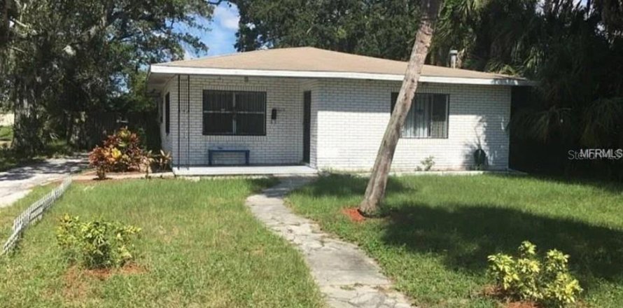 House in Saint Petersburg, Florida 3 bedrooms, 124.12 sq.m. № 1886703