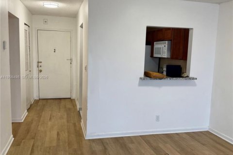 Copropriété à vendre à Hollywood, Floride: 1 chambre, 81.75 m2 № 2022261 - photo 2