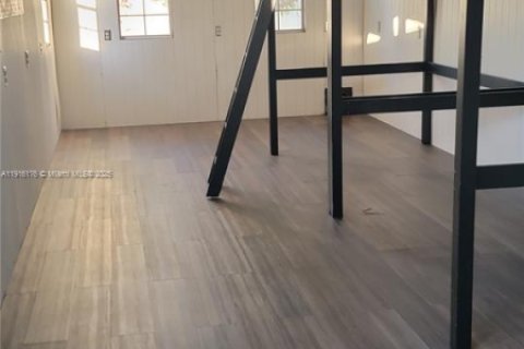 Casa en venta en Hialeah, Florida, 4 dormitorios, 205.96 m2 № 1971139 - foto 4