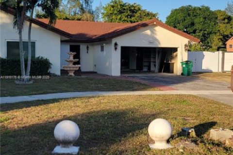 Casa en venta en Hialeah, Florida, 4 dormitorios, 205.96 m2 № 1971139 - foto 18