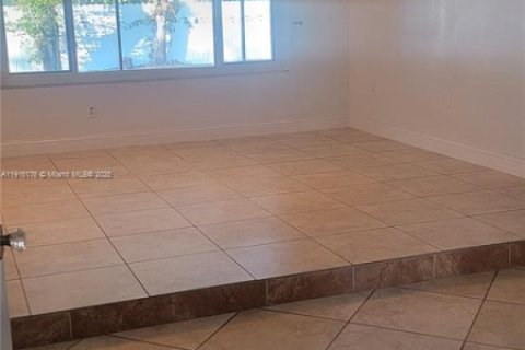 Casa en venta en Hialeah, Florida, 4 dormitorios, 205.96 m2 № 1971139 - foto 29