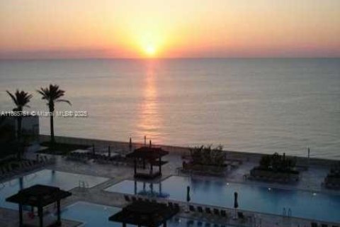 Copropriété à louer à Hallandale Beach, Floride: 1 chambre, 78.41 m2 № 1932504 - photo 25