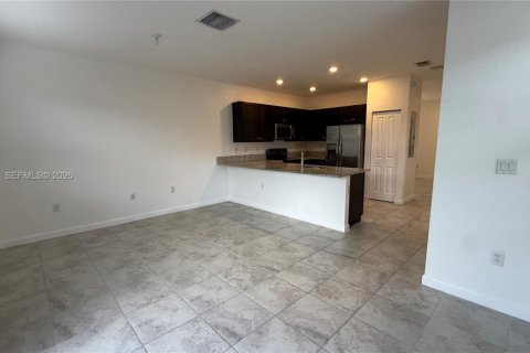 Adosado en alquiler en Homestead, Florida, 3 dormitorios, 130.34 m2 № 2059677 - foto 3