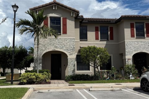 Adosado en Homestead, Florida 3 dormitorios, 130.34 m2 № 2059677