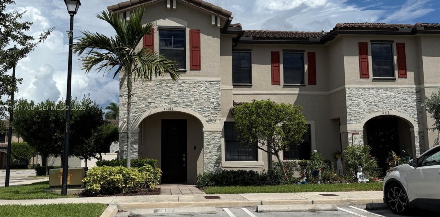 Adosado en Homestead, Florida 3 dormitorios, 130.34 m2 № 2059677