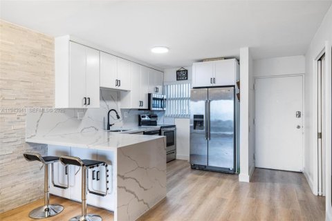 Condominio en alquiler en Miami Beach, Florida, 2 dormitorios, 76.18 m2 № 2000911 - foto 6