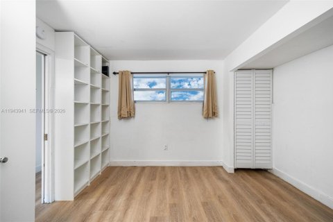 Condominio en alquiler en Miami Beach, Florida, 2 dormitorios, 76.18 m2 № 2000911 - foto 11