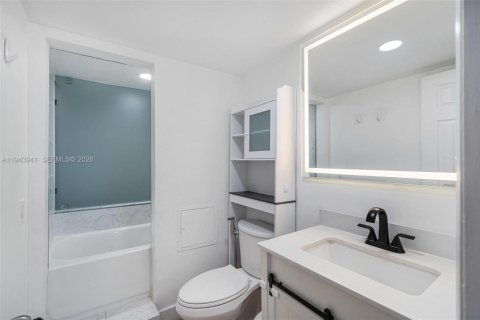 Condominio en alquiler en Miami Beach, Florida, 2 dormitorios, 76.18 m2 № 2000911 - foto 9